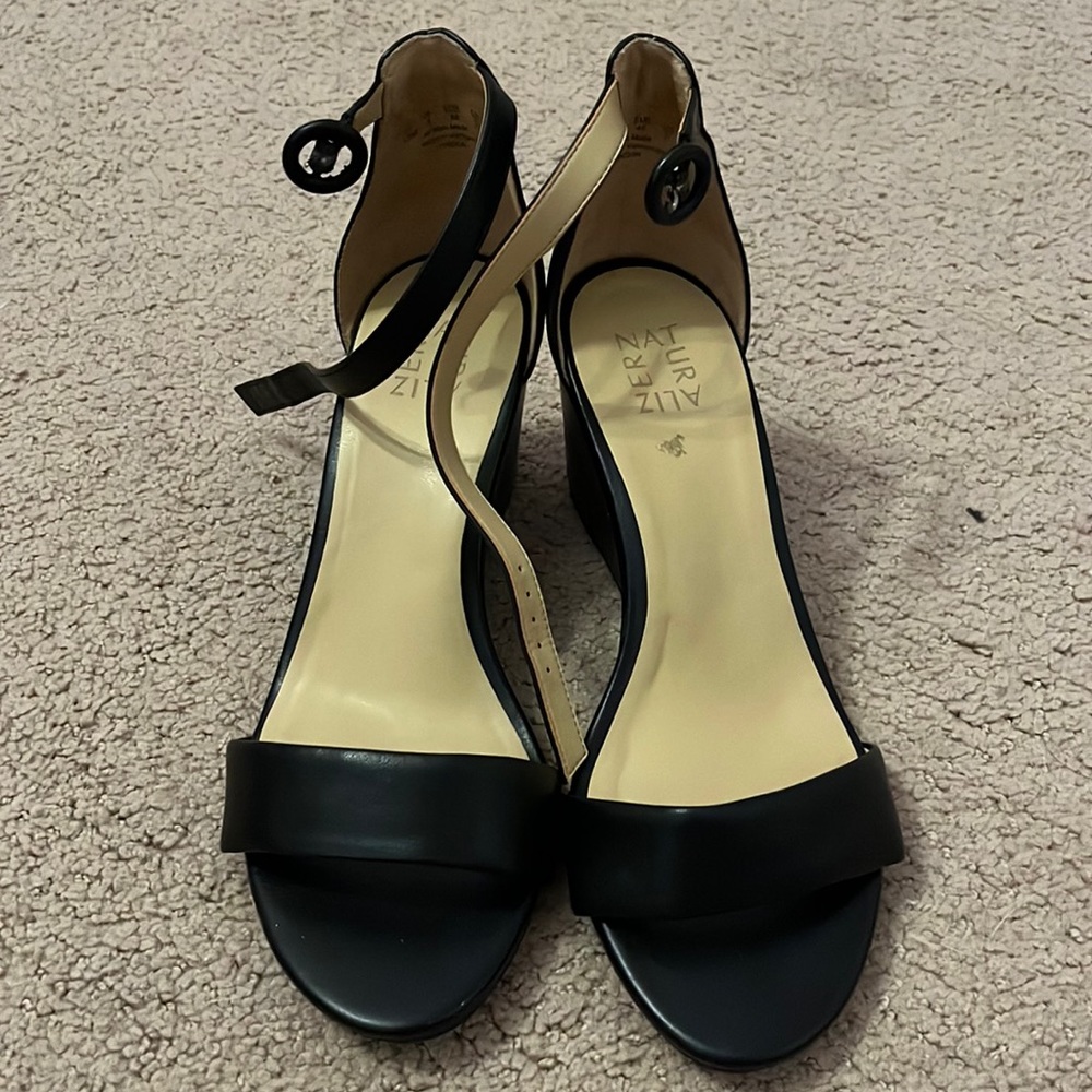 Black wedge heels